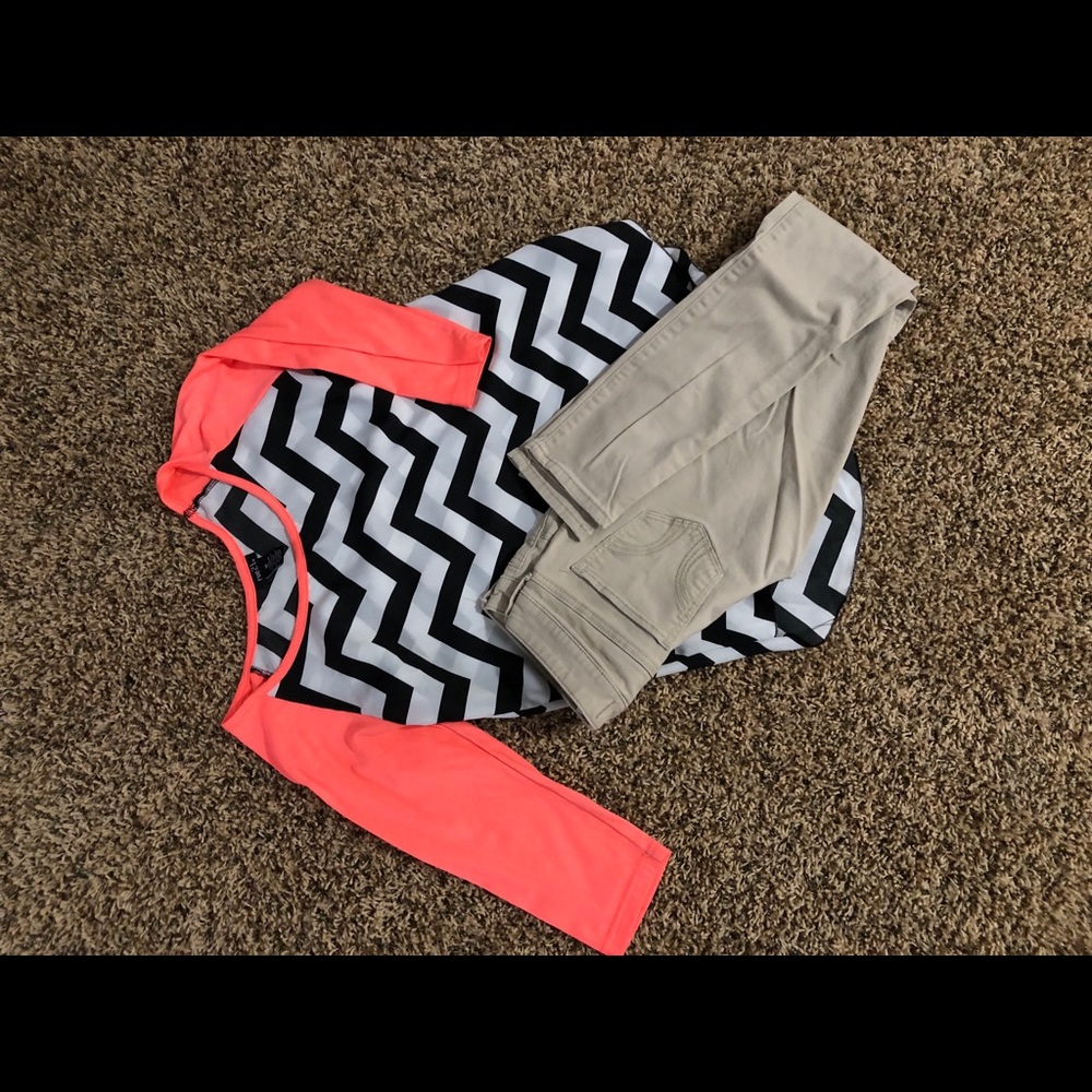 Khaki Hollister pants W-27, L-31, shirt Rue 21 -XS